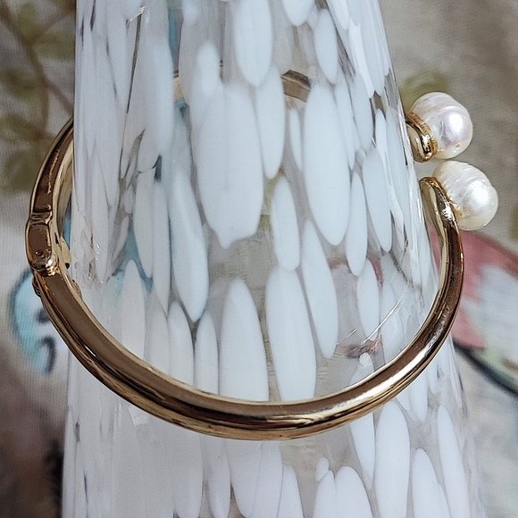 Potato Pearls Pearl Gold Tone NEW Heavy Well Made Clamper Bracelet - Picture 2 of 15